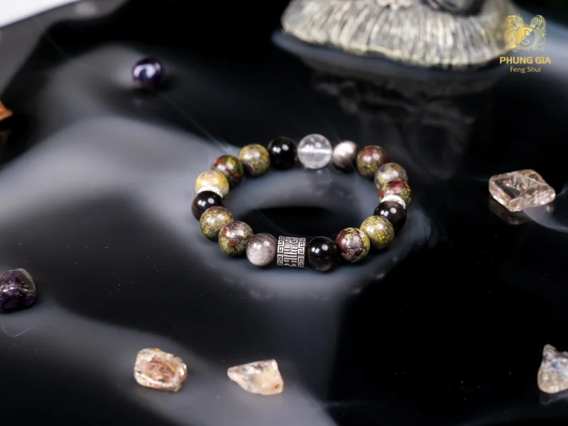 Vòng tay La Hầu Huyết Rồng là một đấu pháp phong thủy được nghiên cứu và ứng dụng nhằm giảm trừ hung khí của sao La Hầu