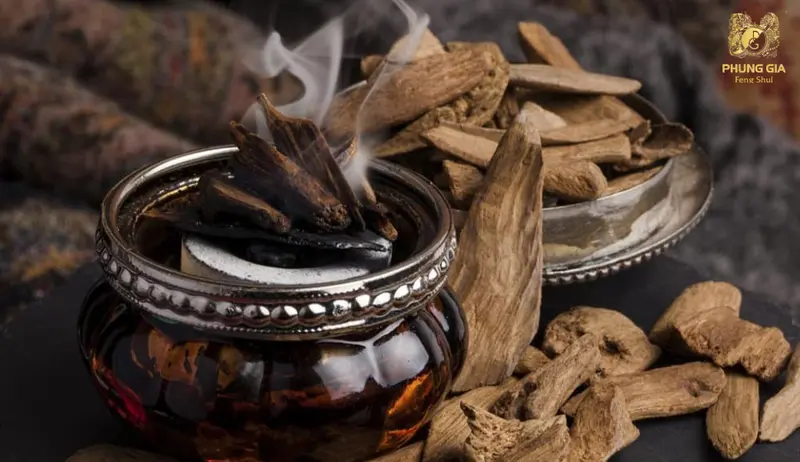 Xông trầm thanh tẩy, làm mới năng lượng, gọi lộc và sinh khí về cho cửa hàng